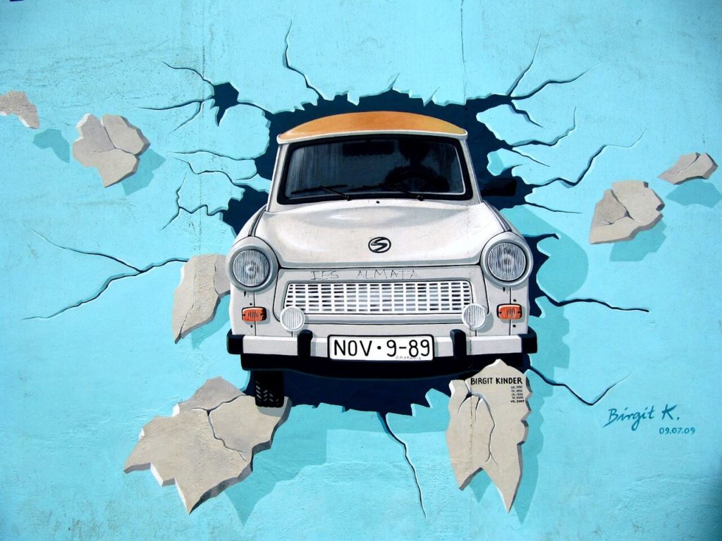 trabant-car-east-side-gallery