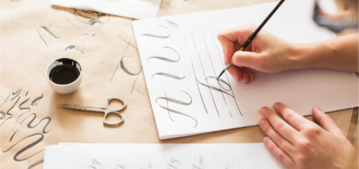 Confira dicas úteis para aprender a fazer as letras do alfabeto lettering e conheça as canetas mais indicadas para a prática.