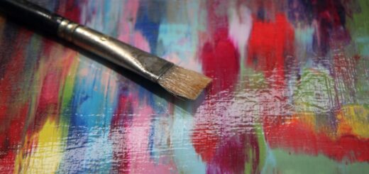 Saiba mais sobre a aplicação de verniz em pinturas, os seus benefícios desse uso e os tipos de verniz disponíveis para diferentes objetivos.