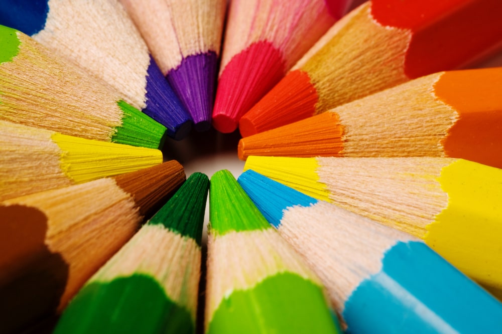 Saiba quais são os aspectos importantes na escolha de lápis de cor profissionais e conheça algumas marcas de qualidade.